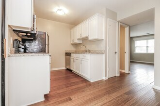 1321 Mathis Ferry Rd in Mount Pleasant, SC - Building Photo - Building Photo