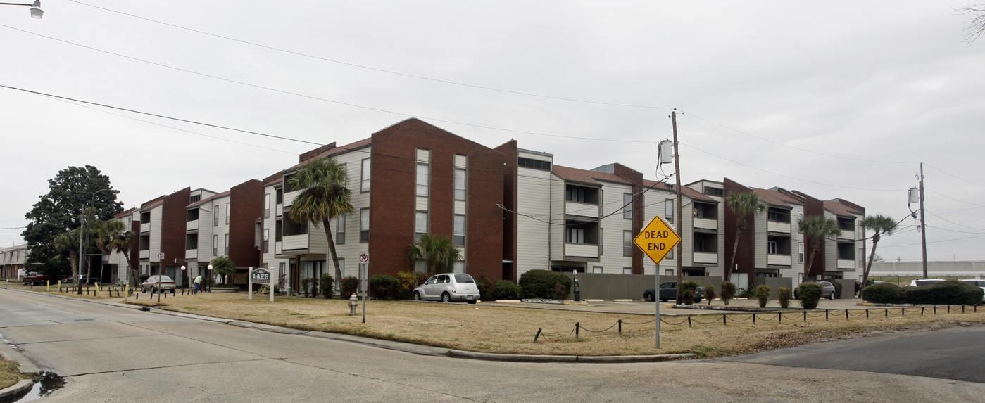 The Lake Condominiums in Metairie, LA - Building Photo