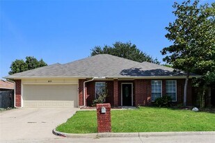 815 Ackers Dr in Arlington, TX - Building Photo