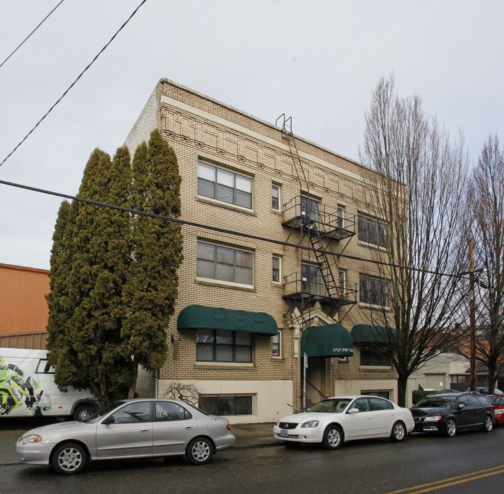 Marshall Arms Apartments in Portland, OR - Building Photo