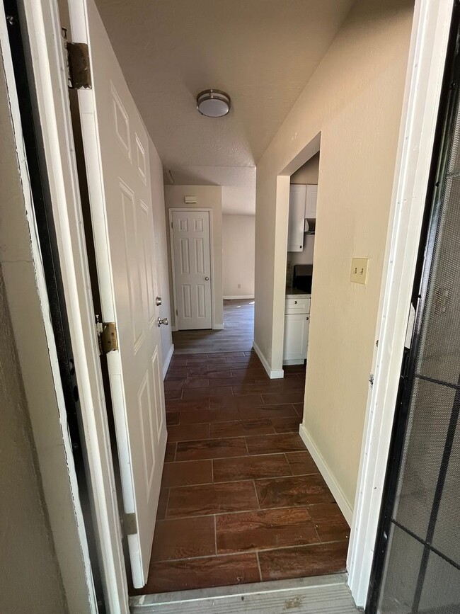 304 Tennyson Dr in Modesto, CA - Building Photo - Building Photo