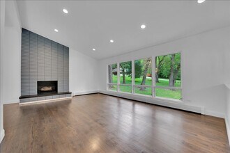 1001 Oak Ln in Algonquin, IL - Building Photo - Building Photo