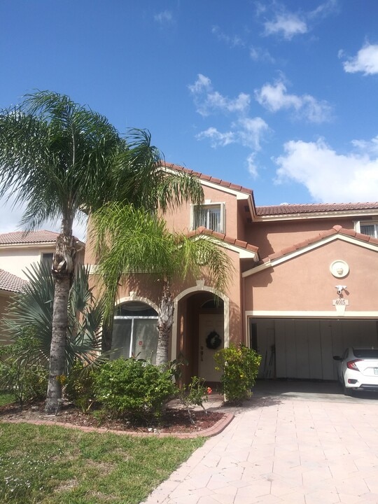 4015 Banyan Trails Dr in Coconut Creek, FL - Foto de edificio