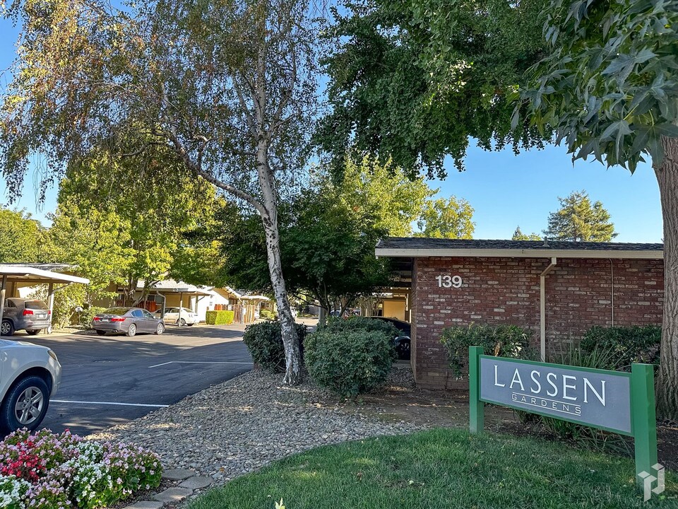 139 W Lassen Ave in Chico, CA - Building Photo