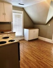 307 N Clinton St, Unit 2 in Bloomington, IL - Foto de edificio - Building Photo