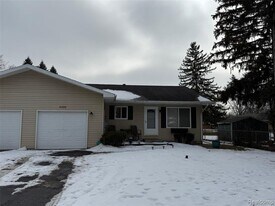 6939 Alma Ct in Saginaw, MI - Building Photo