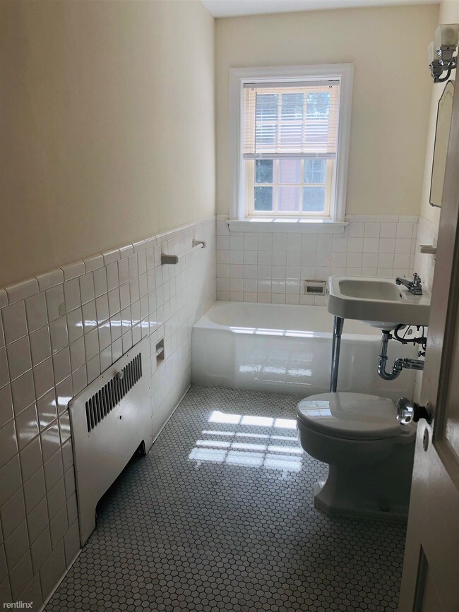 312 Washington St in Wellesley, MA - Building Photo - Building Photo