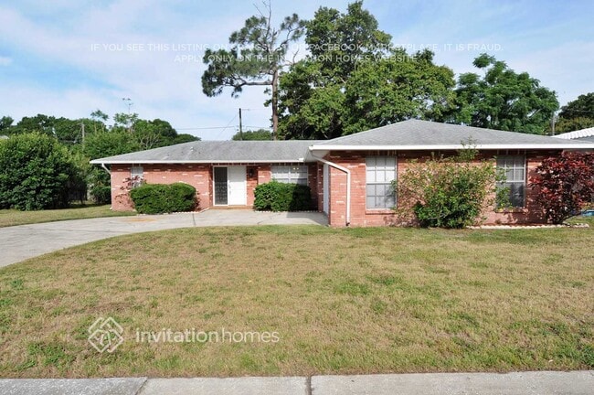 1706 Sharondale Dr in Clearwater, FL - Building Photo - Building Photo