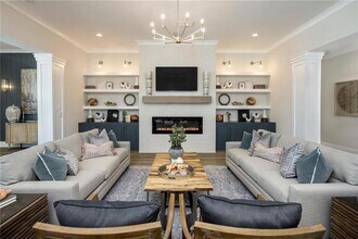 100 Cottage Wy in Hampton, GA - Foto de edificio - Building Photo