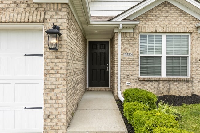 3220 Sweet Clover Ln in Lexington, KY - Building Photo - Building Photo
