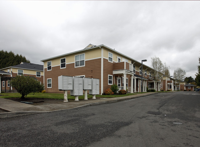 Wood Park Terrace in Woodburn, OR - Building Photo - Building Photo