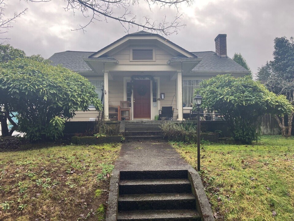 115 19th Ave SE in Olympia, WA - Building Photo