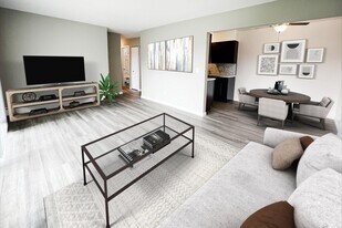 Crown Pointe Apartments in Covington, KY - Building Photo