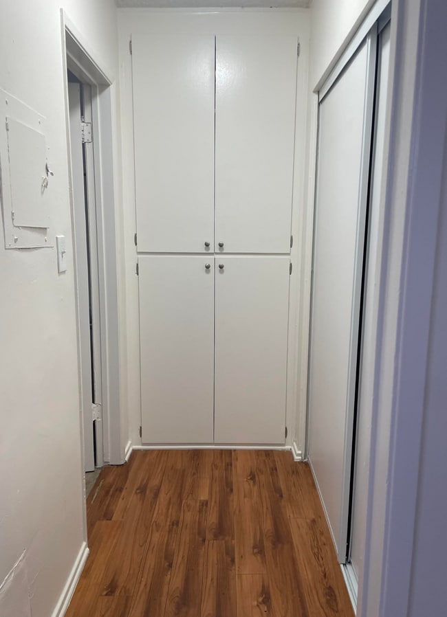 21707 Roscoe Blvd in Los Angeles, CA - Building Photo - Building Photo