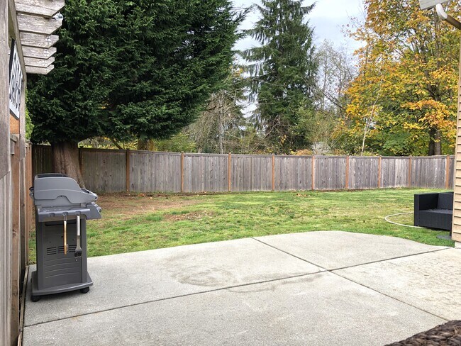 6113 144th St SE in Everett, WA - Foto de edificio - Building Photo