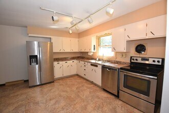 9961 Rosehill Rd in Berrien Springs, MI - Building Photo - Building Photo