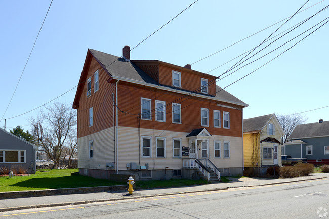 40 Arlington Ave in Warren, RI - Building Photo - Building Photo