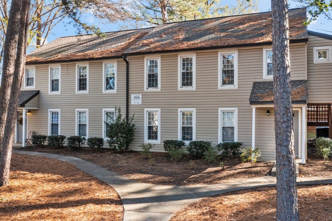 West Oak Apartment Homes in Wake Forest, NC - Building Photo