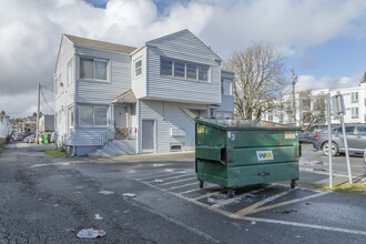 1007 1/2 Burwell St in Bremerton, WA - Foto de edificio - Primary Photo