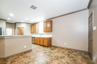 130 Wimberly Way in Conroe, TX - Foto de edificio - Building Photo