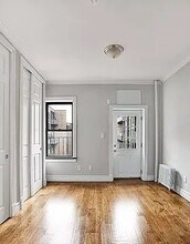 697 Tenth Avenue in New York, NY - Building Photo - Building Photo