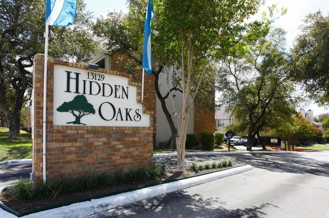 Hidden Oaks Apartments in San Antonio, TX - Building Photo