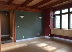 111 Marlboro Ln in Eugene, OR - Building Photo - Building Photo