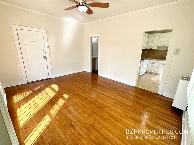 1267 Vin Scully Ave-Unit -1 in Los Angeles, CA - Building Photo - Building Photo