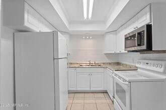 6552 La Mirada Dr E in Jacksonville, FL - Building Photo - Building Photo