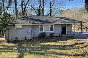 2505 Riggs Dr in East Point, GA - Building Photo