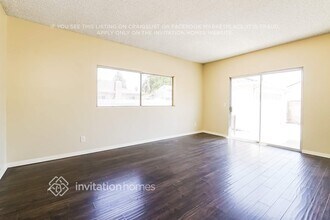 8138 Darby Ave in Los Angeles, CA - Foto de edificio - Building Photo