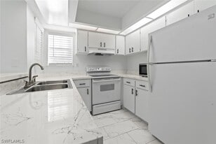 1931 Rookery Bay Dr in Naples, FL - Building Photo