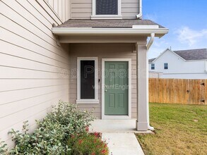 374 Wayne Way in New Braunfels, TX - Building Photo - Building Photo