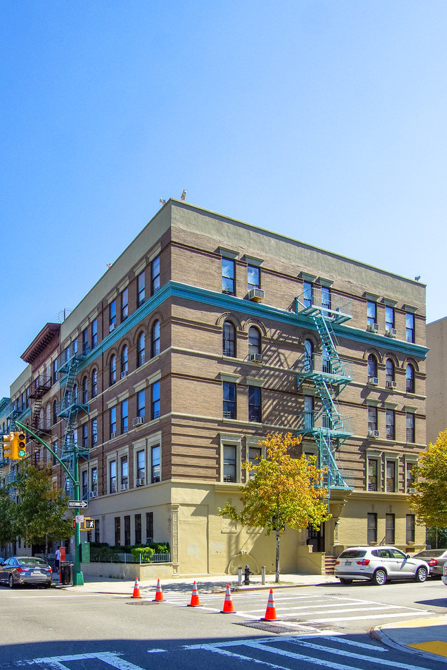 317 W 120th St in New York, NY - Building Photo - Building Photo