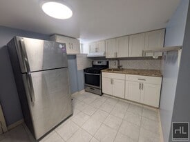 335 Jerome St, Unit 1 in Brooklyn, NY - Building Photo