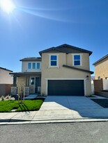 389 Havasu Wy in Rialto, CA - Building Photo