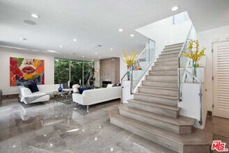1250 Angelo Dr in Beverly Hills, CA - Foto de edificio - Building Photo