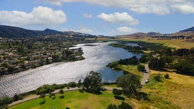 302 Madonna Rd in San Luis Obispo, CA - Foto de edificio - Building Photo