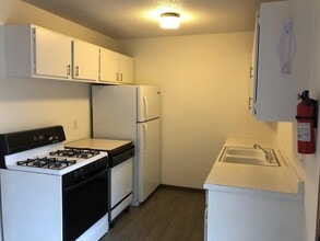 1412 Osborne Rd NE in Fridley, MN - Building Photo - Building Photo