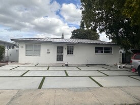 121 NW 68th Ave in Miami, FL - Building Photo