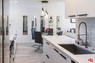 8535 W Knl Dr in West Hollywood, CA - Building Photo - Building Photo