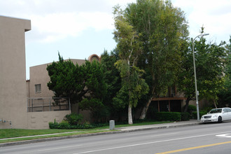 MicBri Apartments in Canoga Park, CA - Building Photo - Building Photo