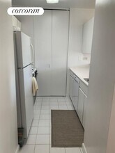 145 E 48th St in New York, NY - Building Photo - Building Photo