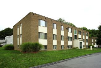 Rainforest Village in Painesville, OH - Foto de edificio - Building Photo