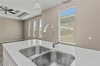 1314 Beverly Ave, Unit 2 in Weslaco, TX - Foto de edificio - Building Photo