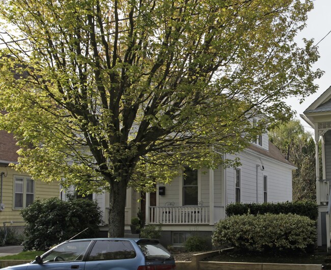 2558 NW Thurman St in Portland, OR - Building Photo - Building Photo