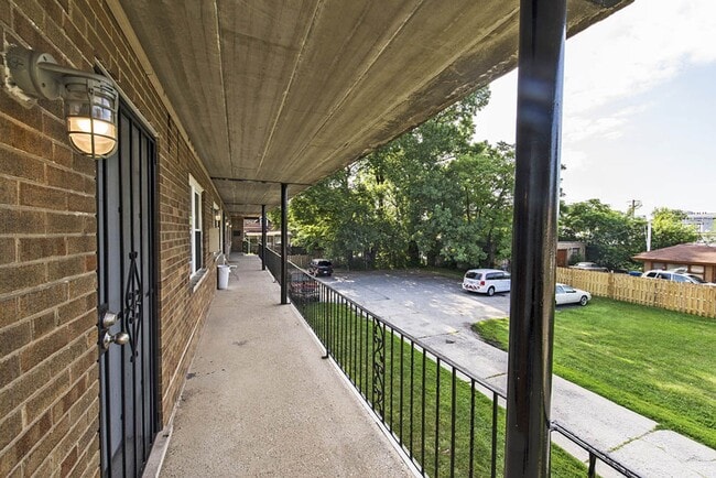 2109 S 5th Ave Maywood, IL 60153 in Maywood, IL - Building Photo - Building Photo