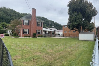 116 Cumberland Ct in Pikeville, KY - Building Photo - Building Photo
