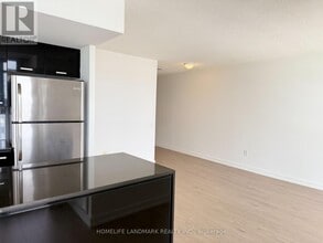 19 Singer Ct in Toronto, ON - Building Photo - Building Photo