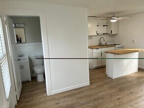 2443 4th Ave N, Unit Upper in St. Petersburg, FL - Building Photo - Building Photo